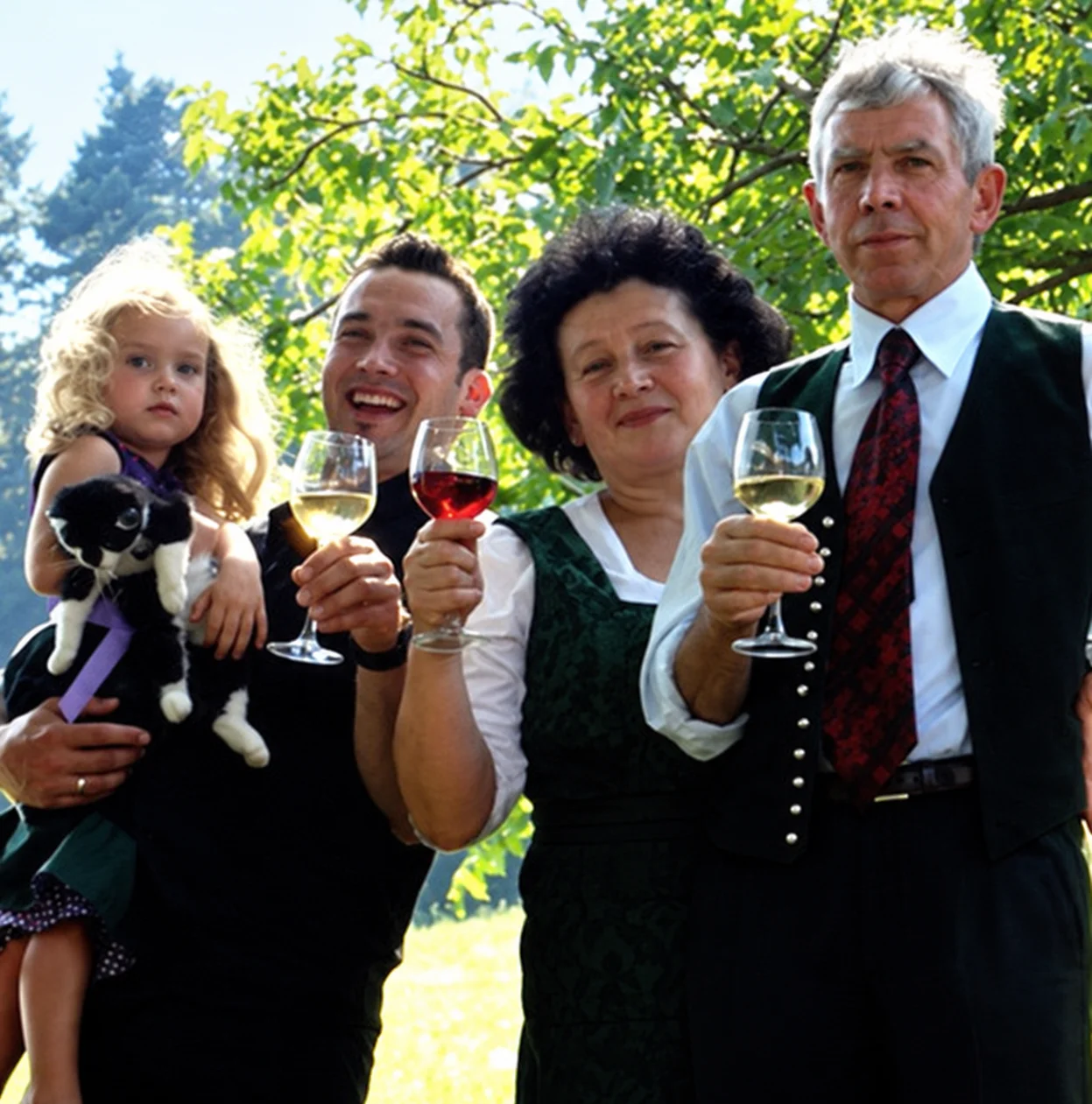 Familie Steinbauer – KI-restaurierte historische Aufnahme
